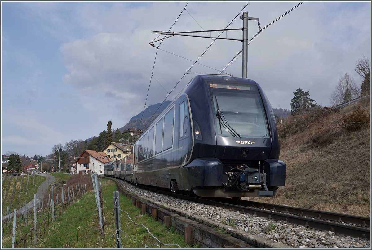 The GoldenPass Express GPX 4065 is almost at the end of its journey from Interlaken Ost to Montreux at Fontanivent.

February 28, 2024