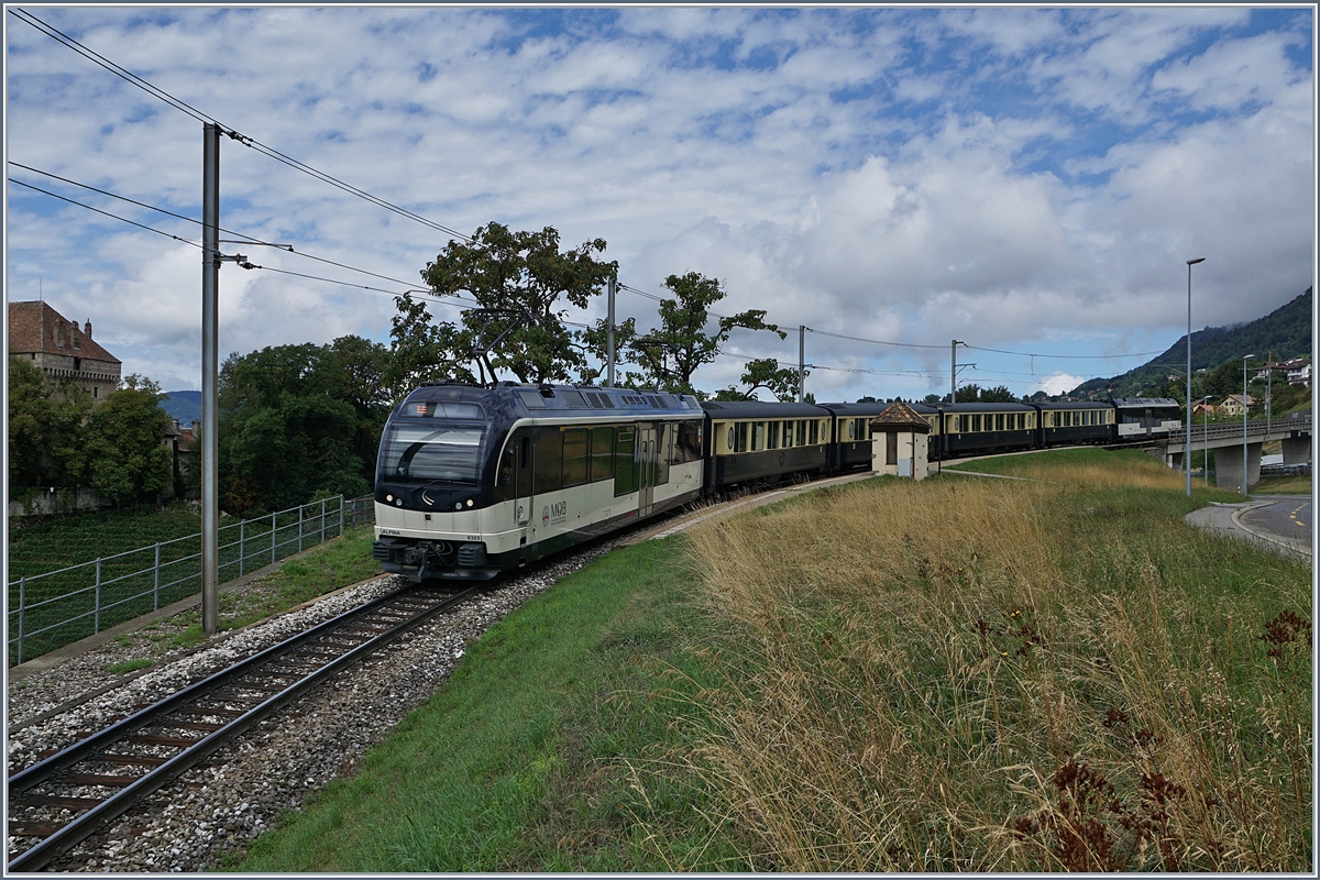 The Goldenpass MOB Belle Epoque RE 2217 from Zweisimmen to Montreux by Châtelerd VD. 

12. 08. 2019