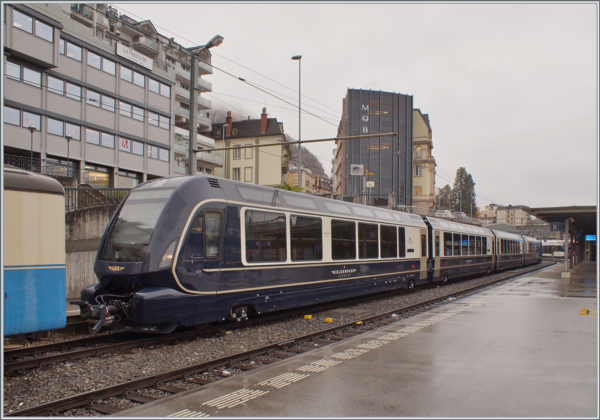 The GPX (GoldenPassExpress) in Montreux. This kind of trains will be running direct from Montreux to Interlaken and back! 

09.12.2022