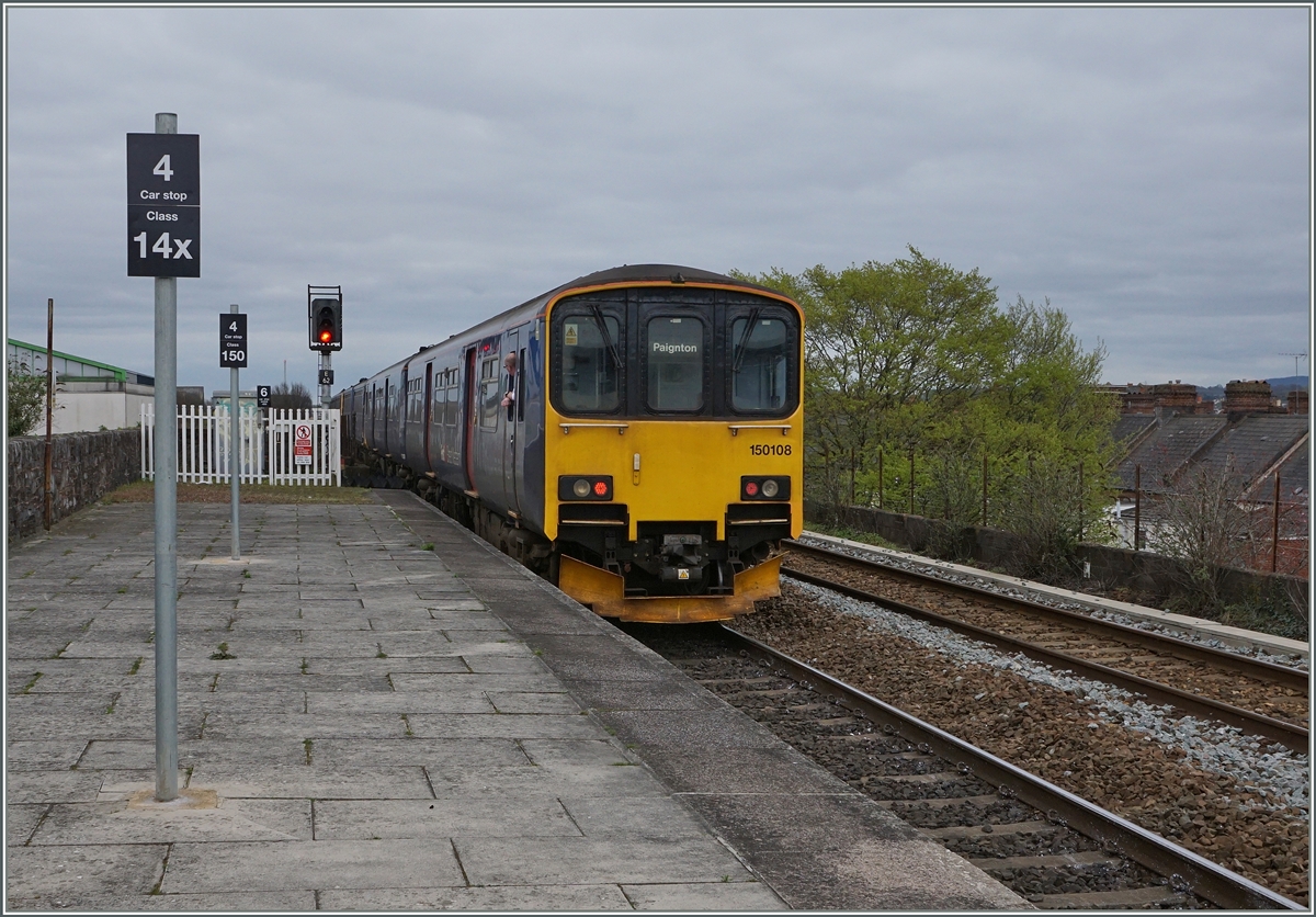 The GWR Great Western Railway (first Group) 150 180 is leaving Exeter St Tomas.
18.04.2016
