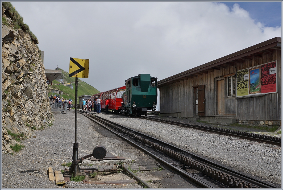 The H 2/3 N° 14 on the BRB summit Station Brienzer Rothorn.
07.07.2016  