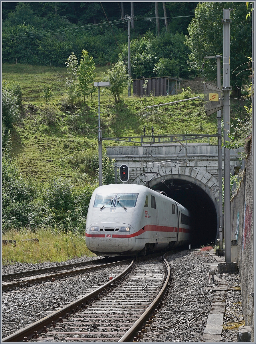 The ICE 10278 from Interlaken to Berlin in Läufelfingen (Alte Hauenstein Line).
11.07.2018