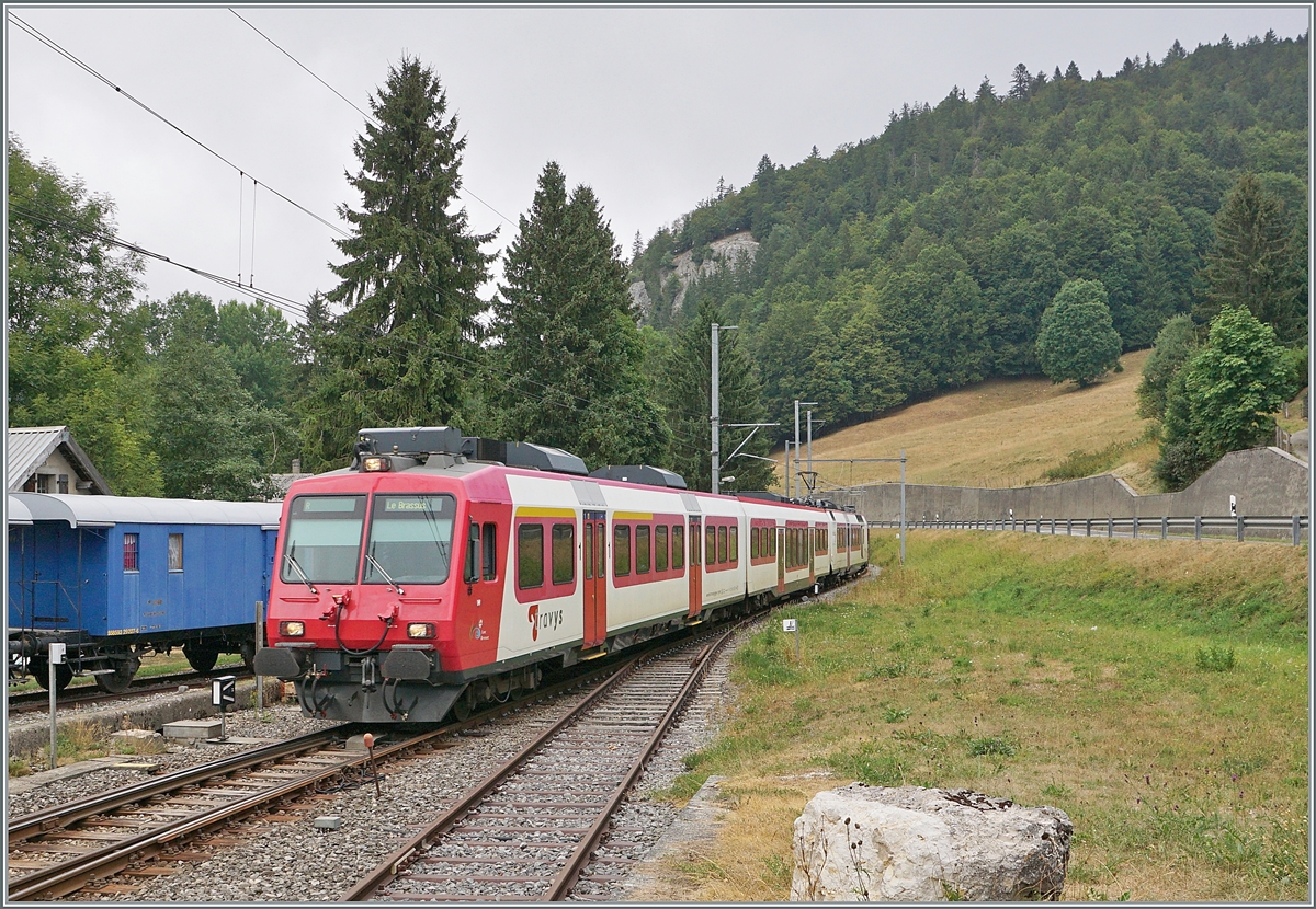 The incomming train from Vallorbe to Le Brassus is arriving at Le Pont. 

06.08.2022