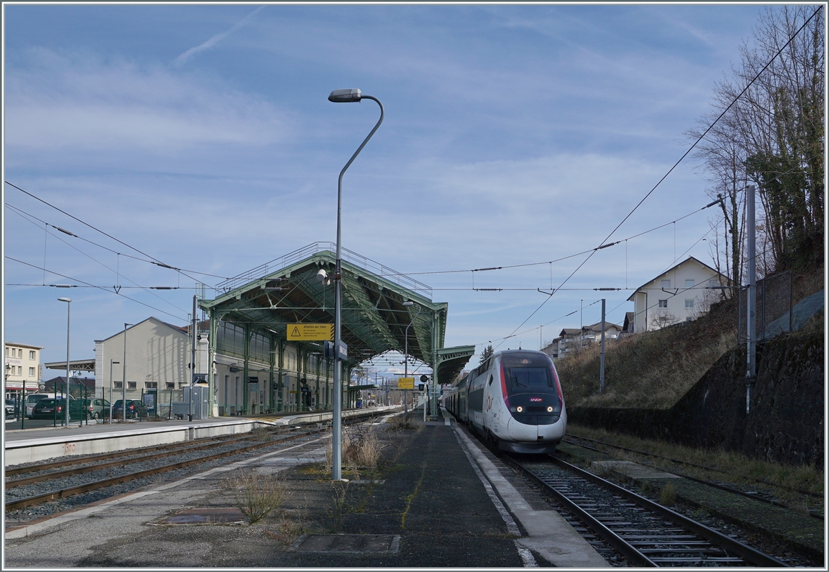 The inoui TGV 6504 to Paris Gare de Lyon wiht the Euroduplex N° 804 in Evian les Bains.

12.02.2022