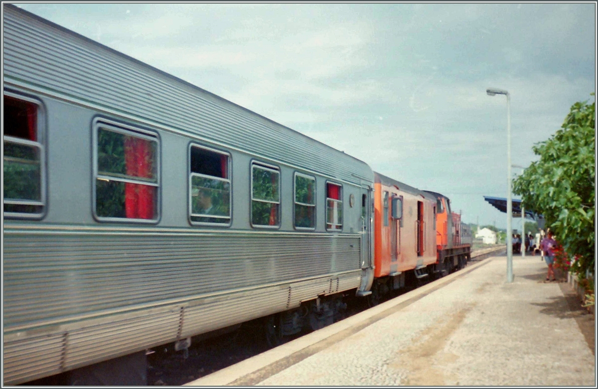 The IR 2872 to Lisbao (Bareiro) in Alcantarilha.
Mia 1993