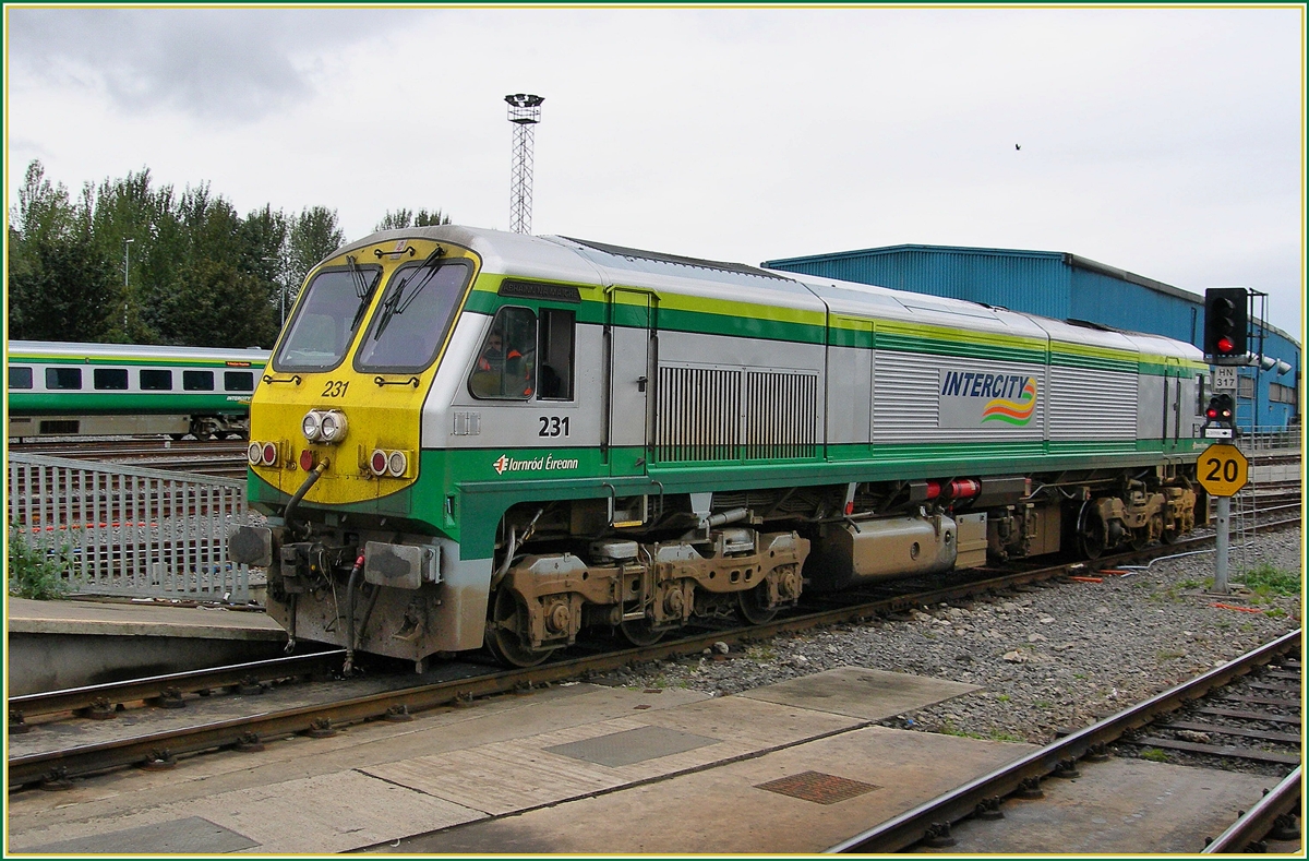 The IR /CIE CC 231 in the new IC colour in Dublin Heuston.
08.10.2006