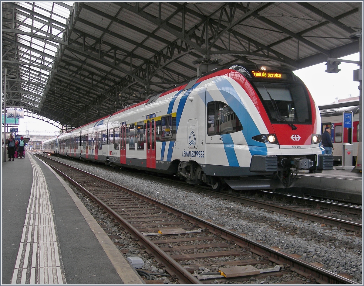 The Léman Express RABe 522 220 and 216 in Lausanne. 
09.02.2019