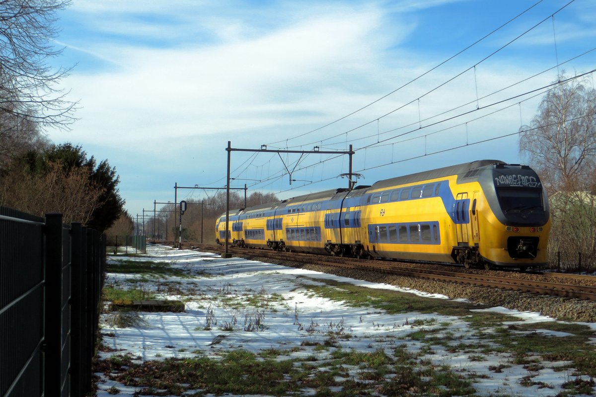 The last remnants of the snow lie at Alverna on 16 February 2021 whilst NS 9548 passes by.