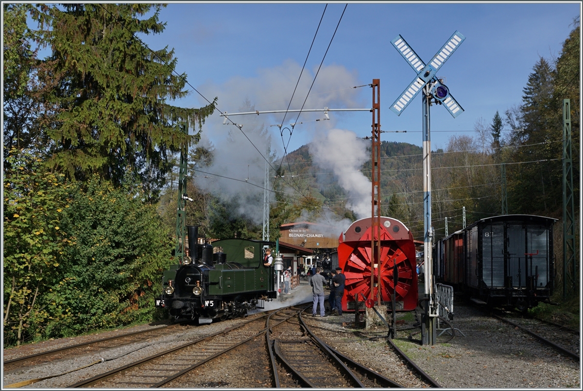 The LEB G 3/3 N° 5 by the Blonay-Chamby Railway in Chaulin. 

29.10.2022