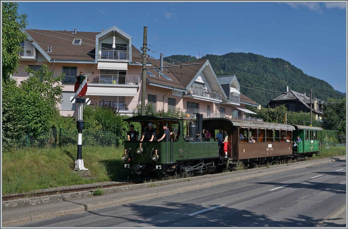 The LEB G 3/3 N° 5 by the Blonay Chamby Railway is arriving at Blonay. 

July 22, 2023 