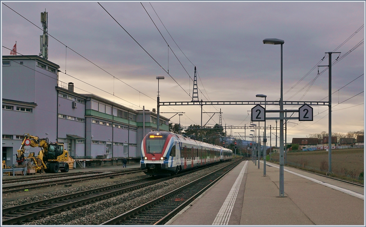 The LEX RABe 522 219 and 226 are arriving at Coppet.

15.12.2019