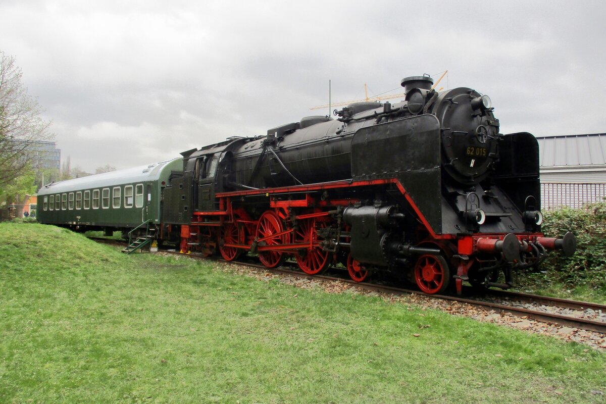 The  Little 01  62 015 stands at Dresden-Altstadt on 8 April 2017 during the Dresden-Dampfloktreffen steam bonanza.