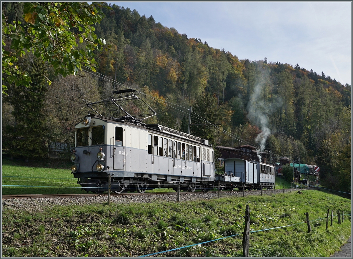 The LLB ABFe 2/4 N° 10 by the Blonay-Chamby Railway by Chaulin on the way to Blonay. 

30.10.2022