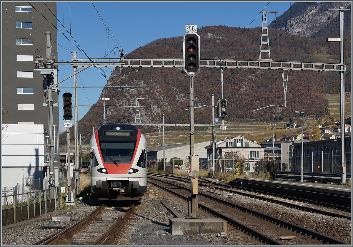 The local train service from Lausanne terminated since the last timetable change in Aigle instaad of Villeneuve.
The SBB RABe 523 013 is arriving at Aigle.

05.11.2021