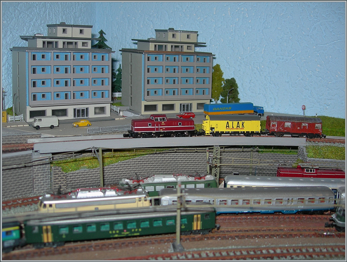 The märklin mini club V 80 008 with a Cargo train near my main station. 

21.11.2019