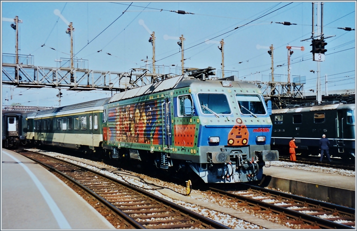 The  Märklin  Re 4/4 IV by the SOB in Romanshorn.
Analog Pictrue from 1996