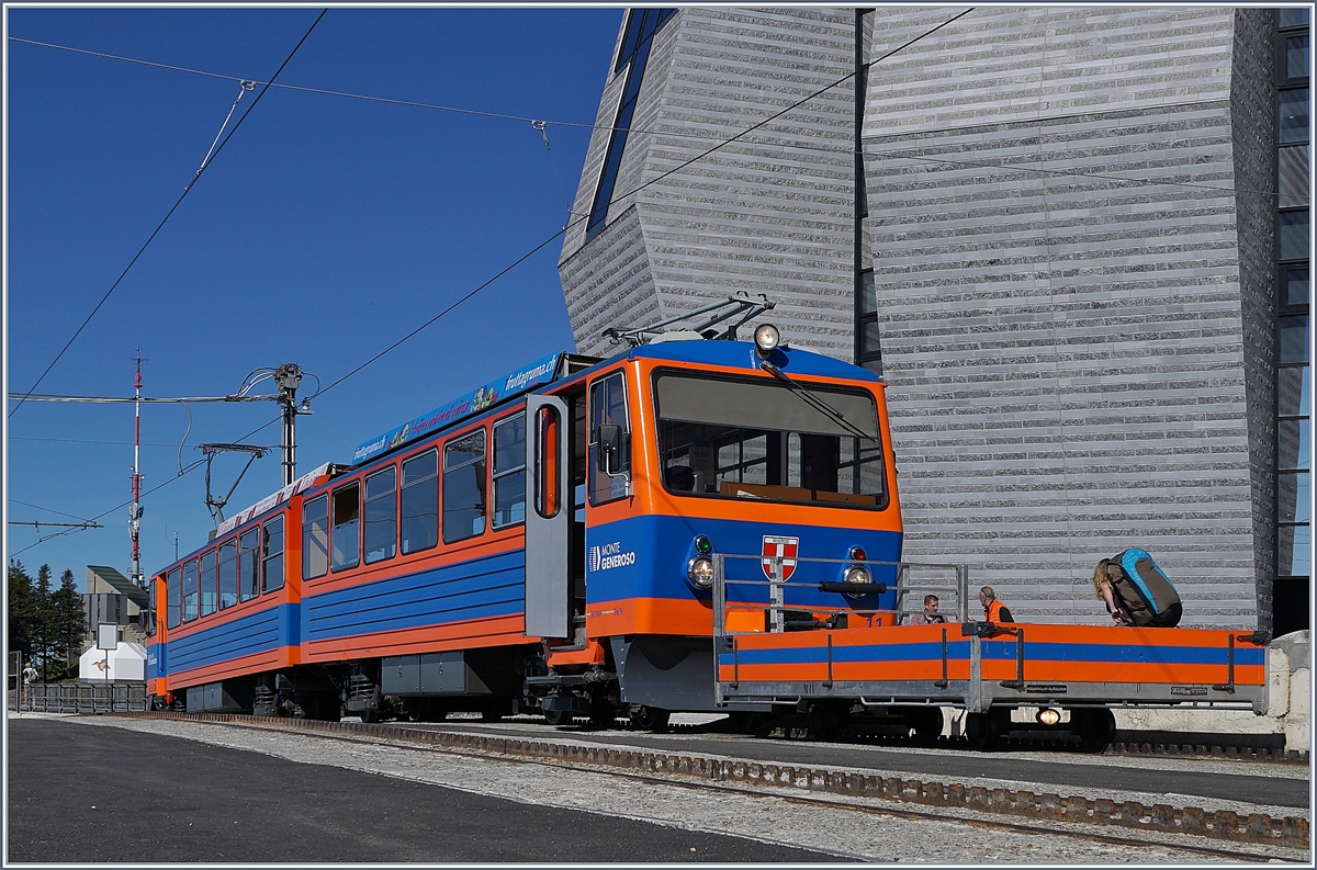 The MG Bhe 4/8 N° 11 on the Generoso Vetta Station.
21.05.2017 