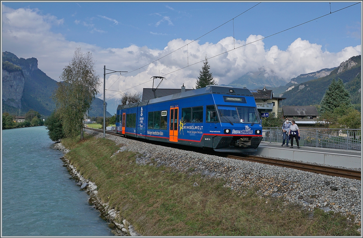 The MIB Be 2/6 13 (Ex CEV / MVR Be 2/6 7004) on the way to Innertkichen by the Stop Aareschlucht West.

22.09.2020