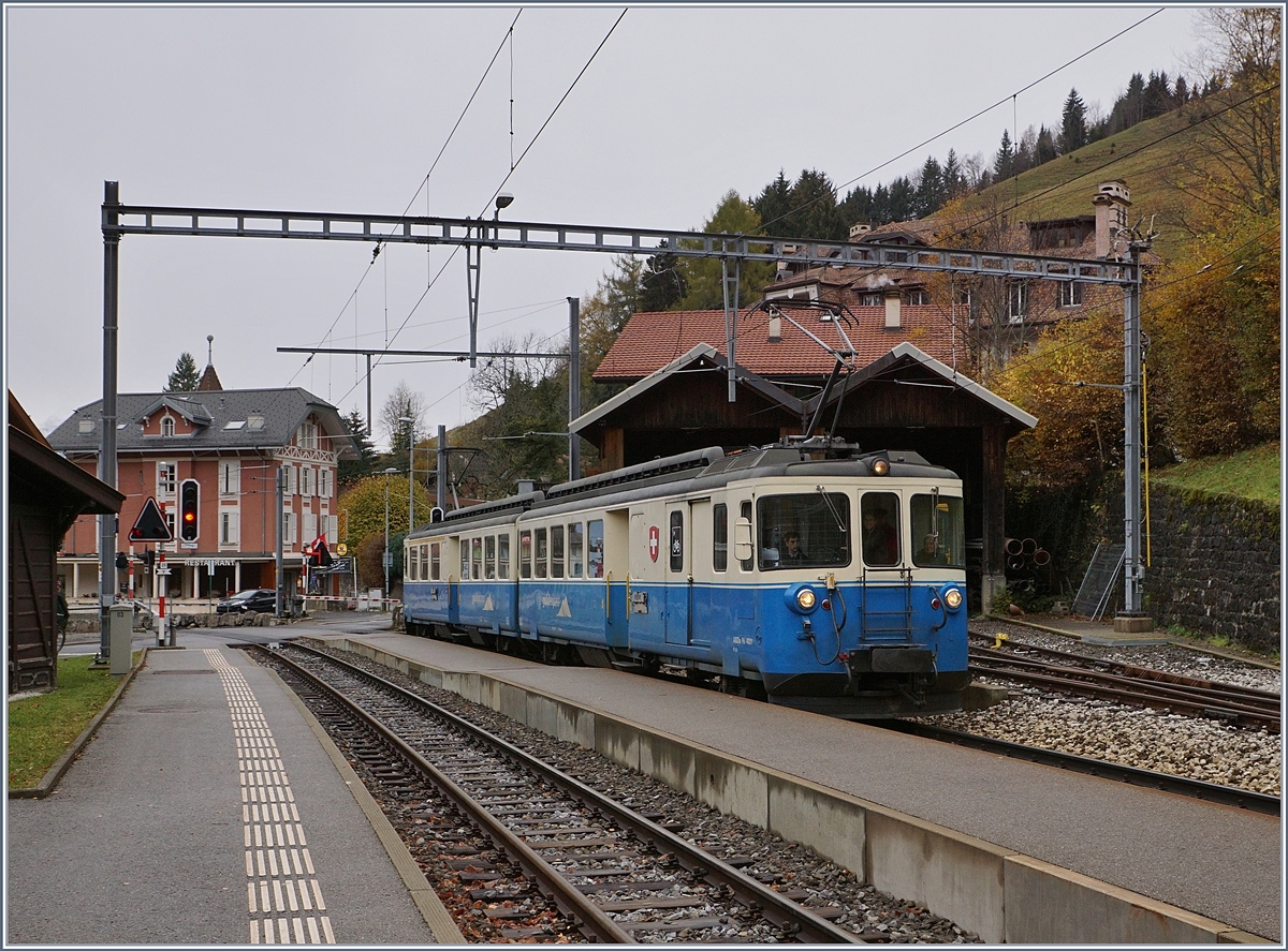 The MOB ABDe 8/8 4001 Suisse in Les Avants.
11.11.2017