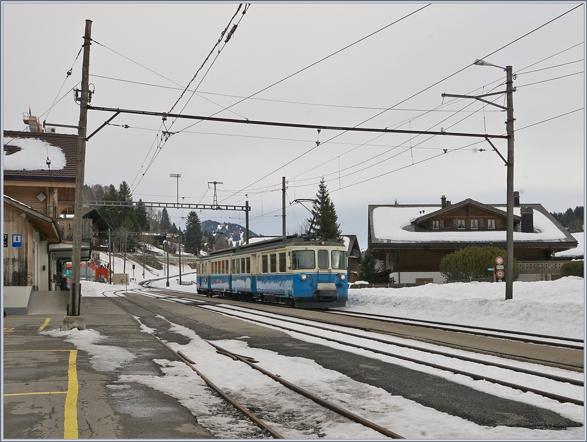 The MOB ABDe 8/8 4001 SUISSE in Schönried.
10.01.2018