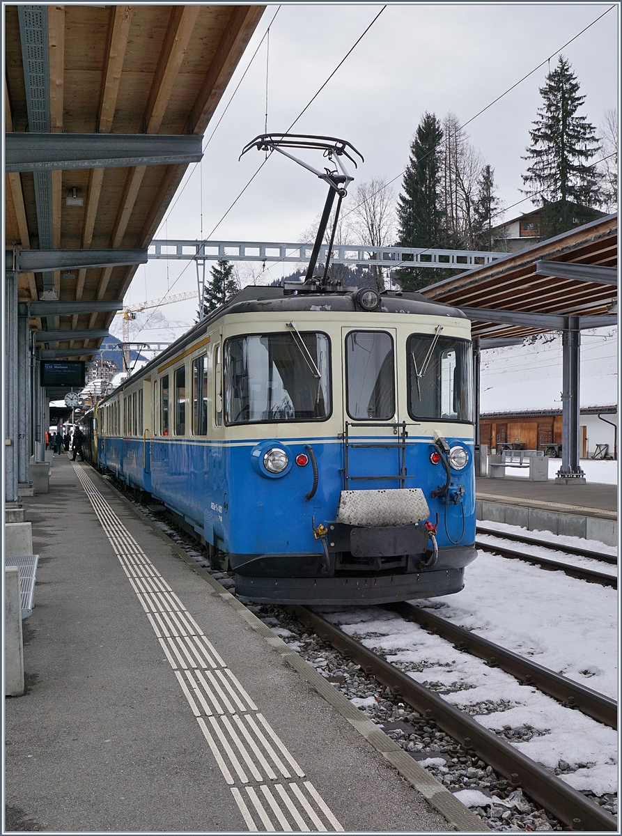 The MOB ABDe 8/8 4001 in Gstaad. 

10.01.2018
