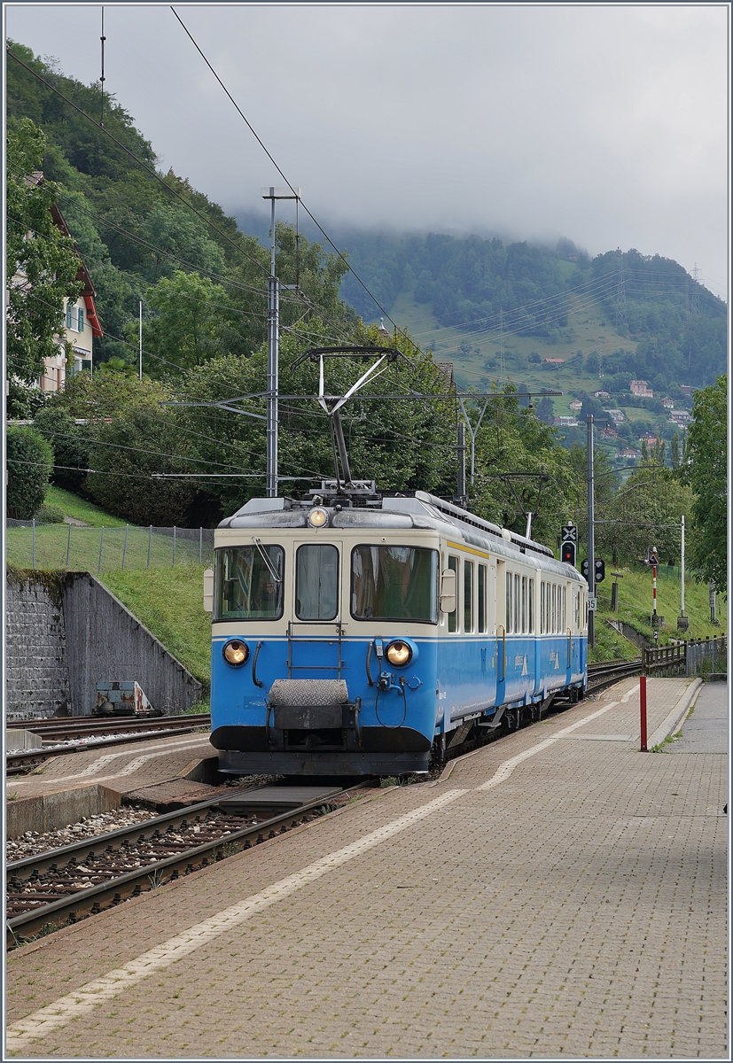 The MOB ABDe 8/8 4002  VAUD  in Chernex.

19.08.2019