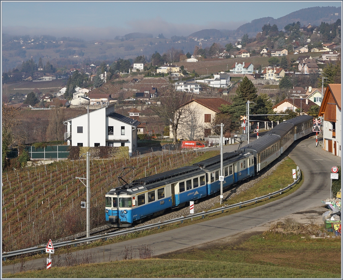 The MOB ABDe 8/8 4003  BERN  with his local train 2213 from Zweisimmen to Montreux by Planchamp.
28.12.2016