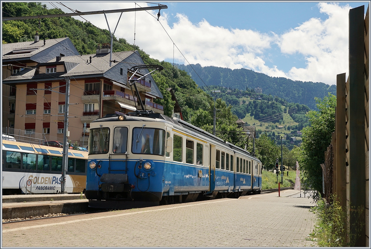 The MOB ABDe 8/8 4004  Fribourg  in Chernex.
30.06.2017