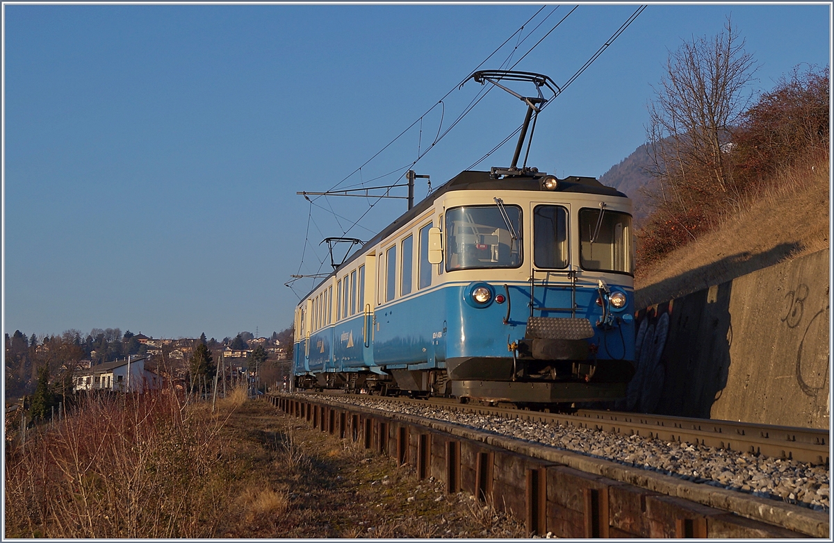 The MOB ABDe 8/8 4004 FRIBOURG between Planchamp an Châtelard VD on the way to Montreux.
22.01.2019