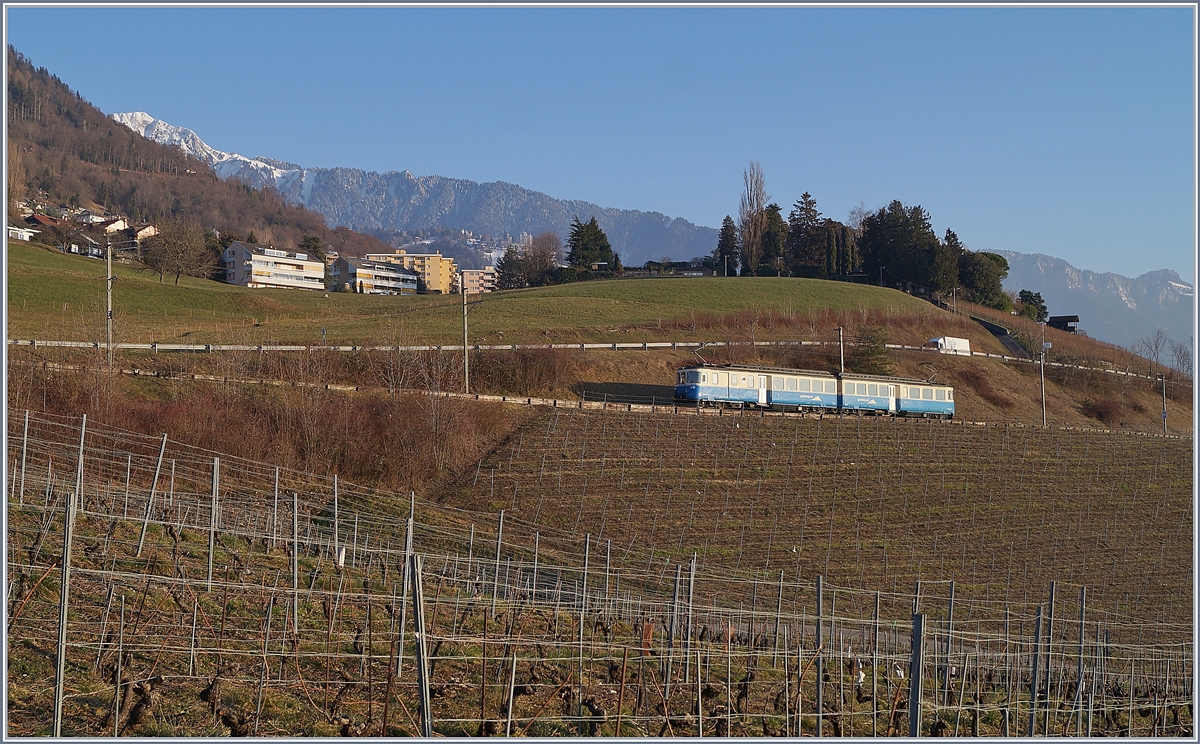 The MOB ABDe  8/8 4004 FRIBOURG on the way to Chernex between Châtelard VD and Planchamp. 22.01.2019