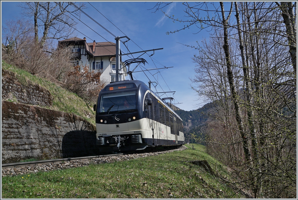 The MOB ABe 4/4 9302 wiht his PE30 from Zweismmen to Montreux between Les Avants and Sendy-Sollard.

22.03.2024 