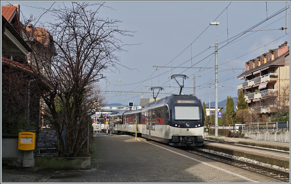 The MOB Alpina ABe 4/4 9304 with his Panoramic Services to Montreux is leaving the Chernex Station. 

04.01.2023