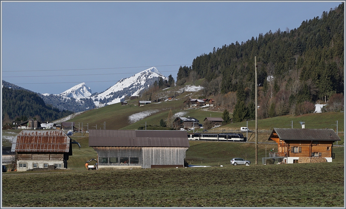 The MOB Alpina Be 4/4 9203 near Flendruz.
02.04.2018