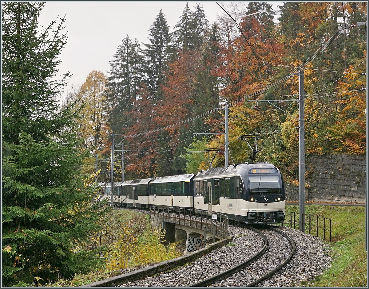 The MOB Alpina Be 4/4 9204 wiht a local train service from Montreux to Zweisimmen near Sendy-Sollard.

28.10.2020