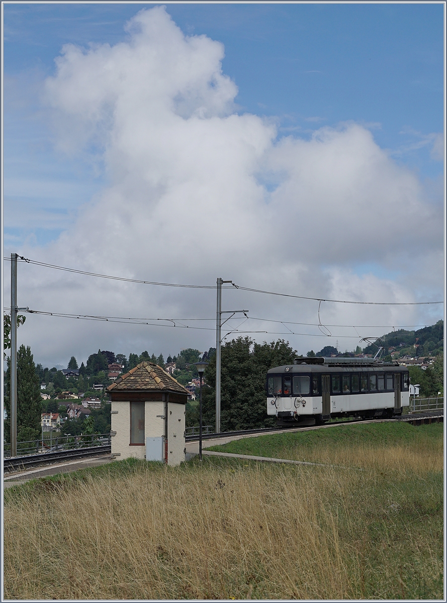 The MOB Be 4/4 1006 (ex Bipperlisi) by Châtelard VD on the way to Montreux. 

12.08.2019