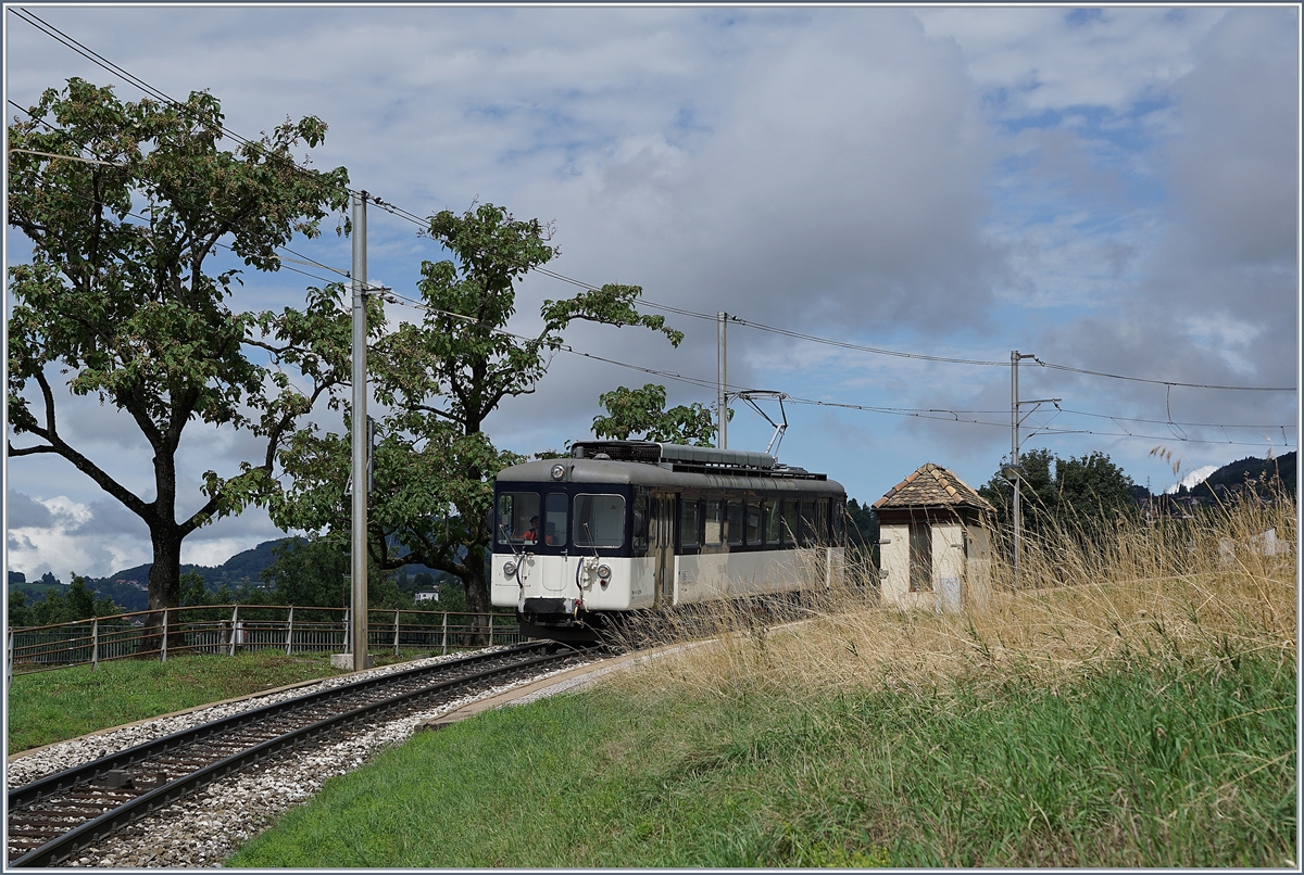 The MOB Be 4/4 1006 makes a stop in Châtelard VD. 

12.08.2019