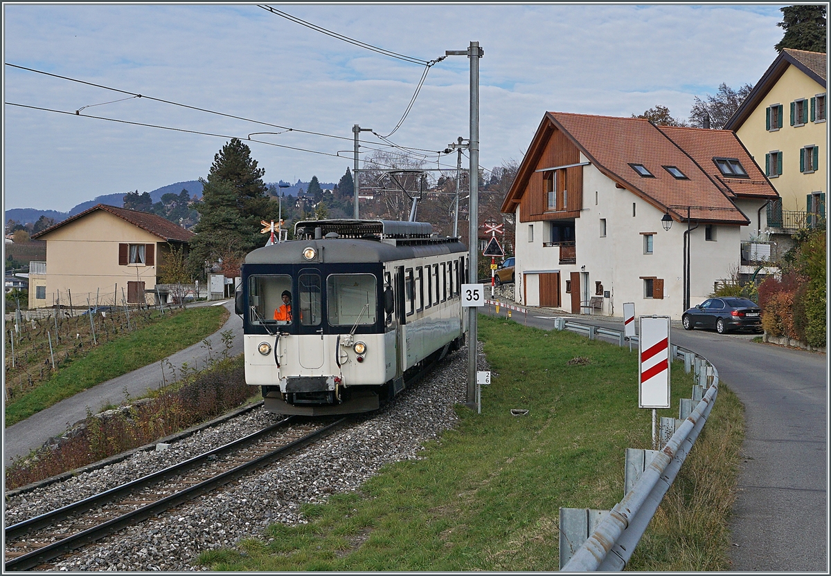 The MOB Be 4/4 1006 (ex Bippperlisi) on the way from Fontanivent to Montreux by Planchamp. 23.11.2020