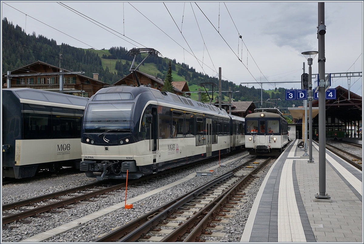 The MOB Be 4/4 1007 (ex Bipperlisi) in the background and the Alpina Abe 4/4 9304 in Zweisimmen.

19.08.2020