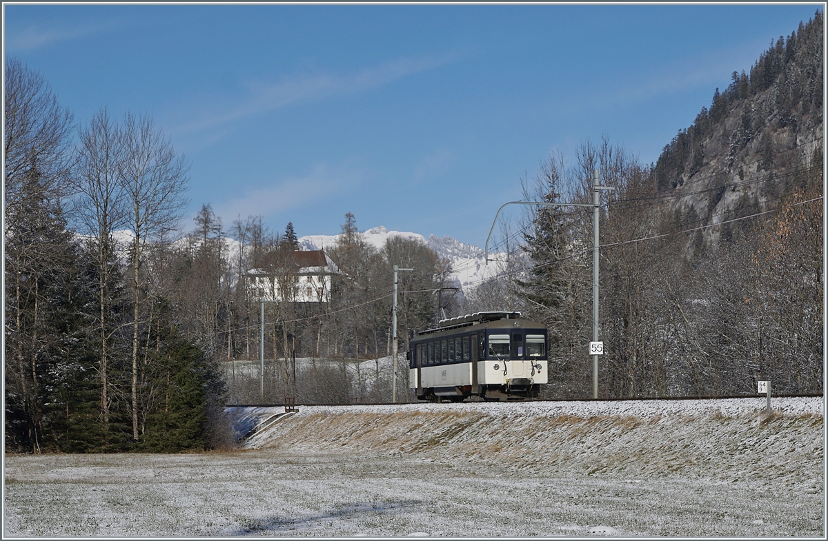 The MOB Be 4/4 1007 (ex Bipperlisi) on the way to Zweisimmen between Stöckli and Blanckenburg. 

03.12.2020