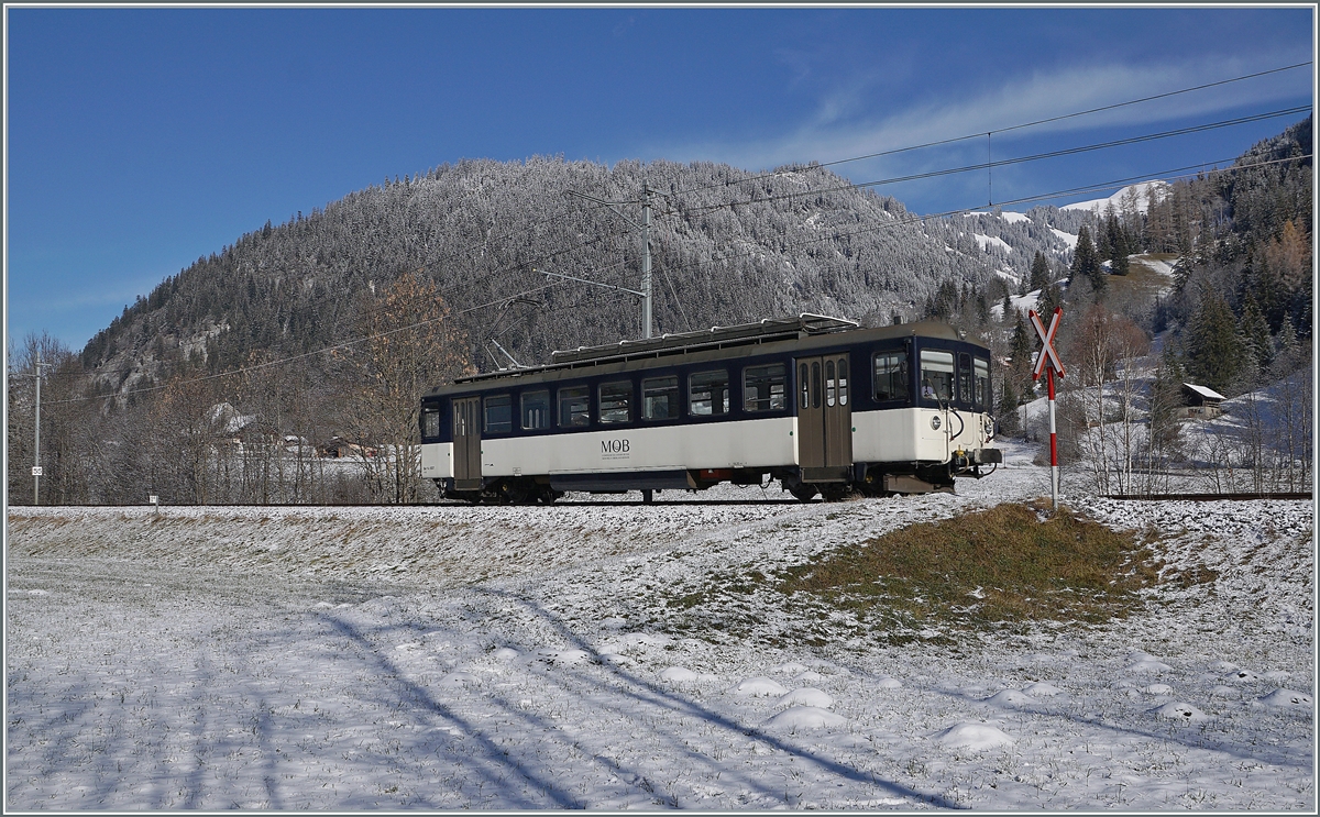 The MOB Be 4/4 1007 ex Bipperlisi is betweeen Stöckli and Blankenburg on the way to Zweisimmen.


03.12.2020