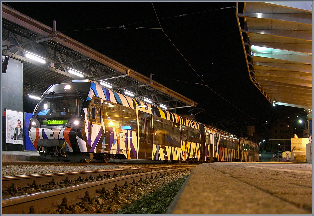 The MOB Be 4/4 5001 with Bt 241 on the front created from the artist Sarah Morris for the  Elevatin 1049 is waiting in Montreux for his departer to Zweisimmen.
09.04.2017