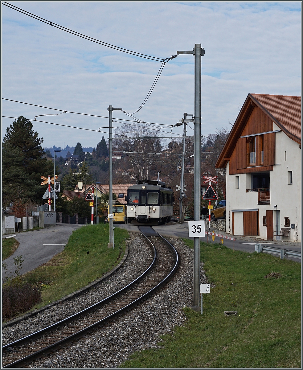 The MOB Be 4/4 (ex Biperlisi) on the way to Montreux by Planchamp. 

23.11.2020