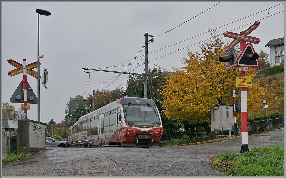 The MOB Be 5002 (Bt 242 Be f4/4 5002 and ABt 342) on the way to Zweisimmen by Planchamp. 

23.10.2020