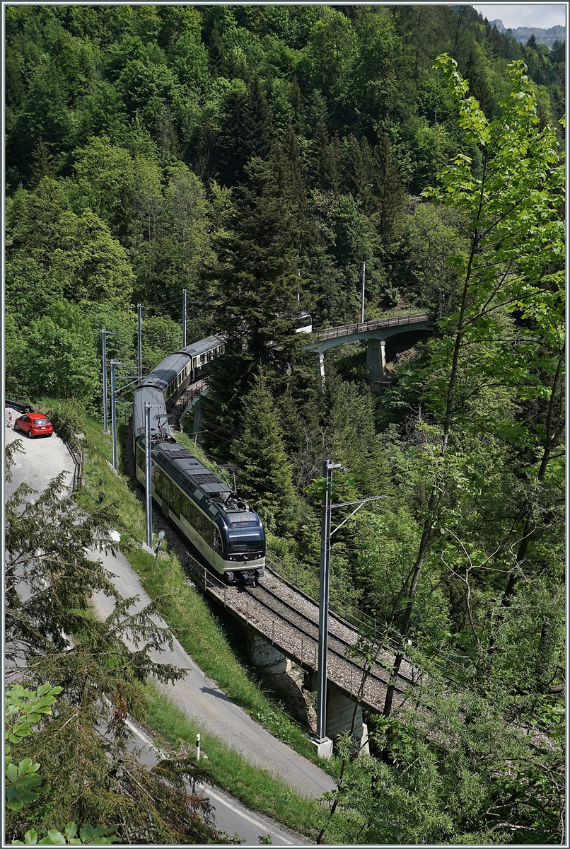 The MOB Belle Epoque Service on the way to Zweisimmen on the Bois des Chenaux Bridge near Les Avants. 17.05.2020.