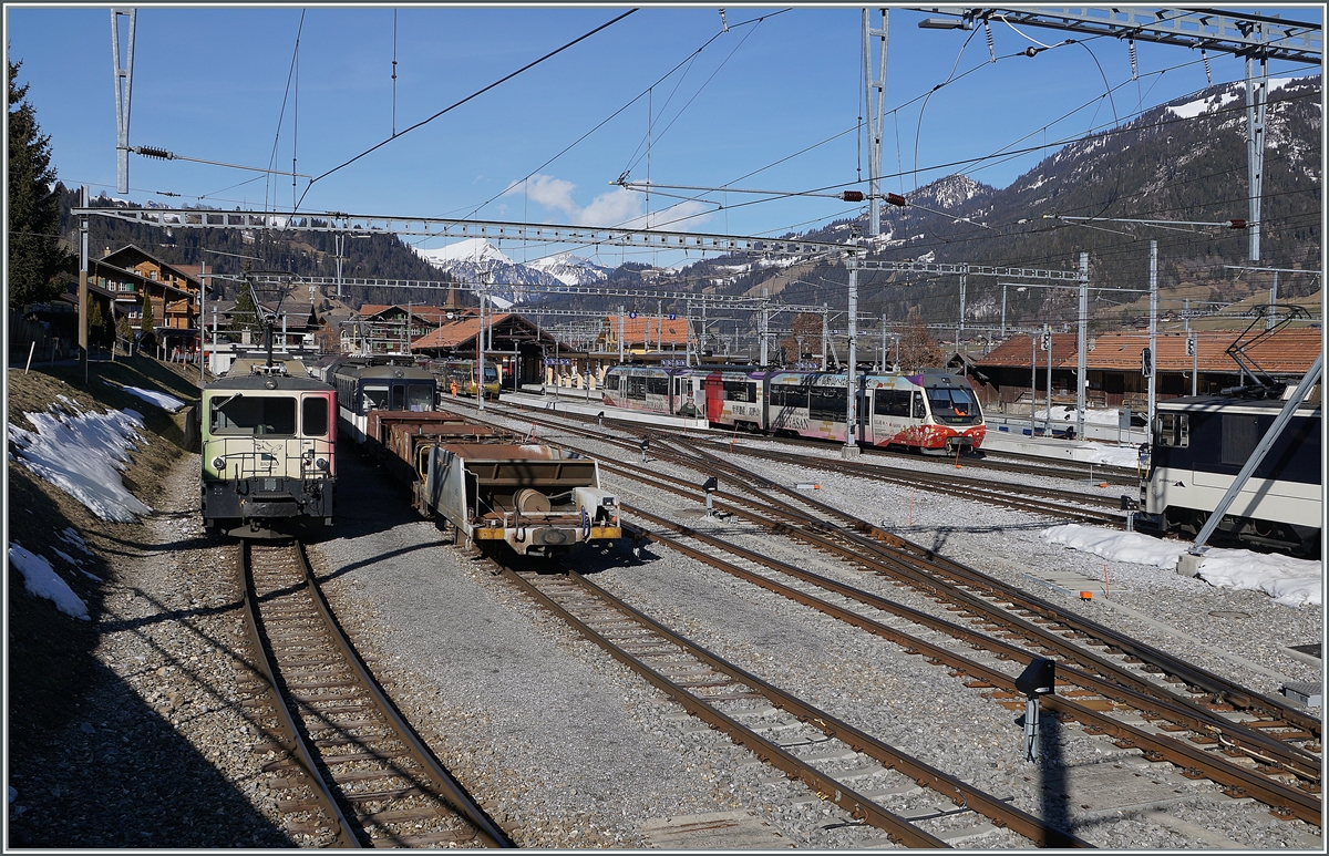 The MOB GDe 4/4 6001 and the outcoing Be 4/4 in Zweisimmen. 27.02.2021