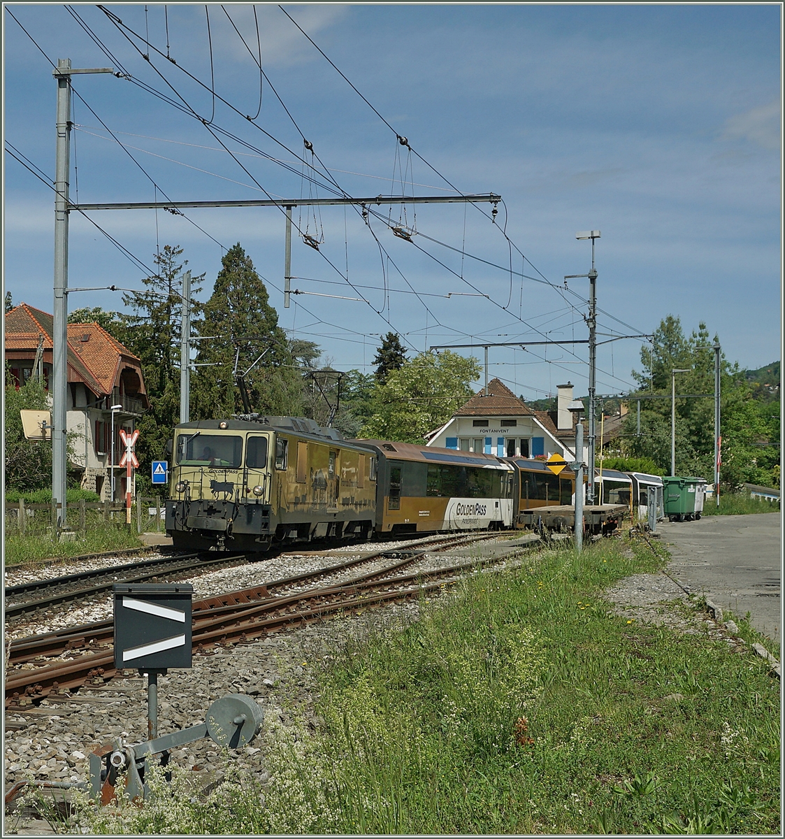 The MOB GDe 4/4 6003 with his Panoramic Express from Montreux to Zweisimmen in Fontanivent.

10.05.2020