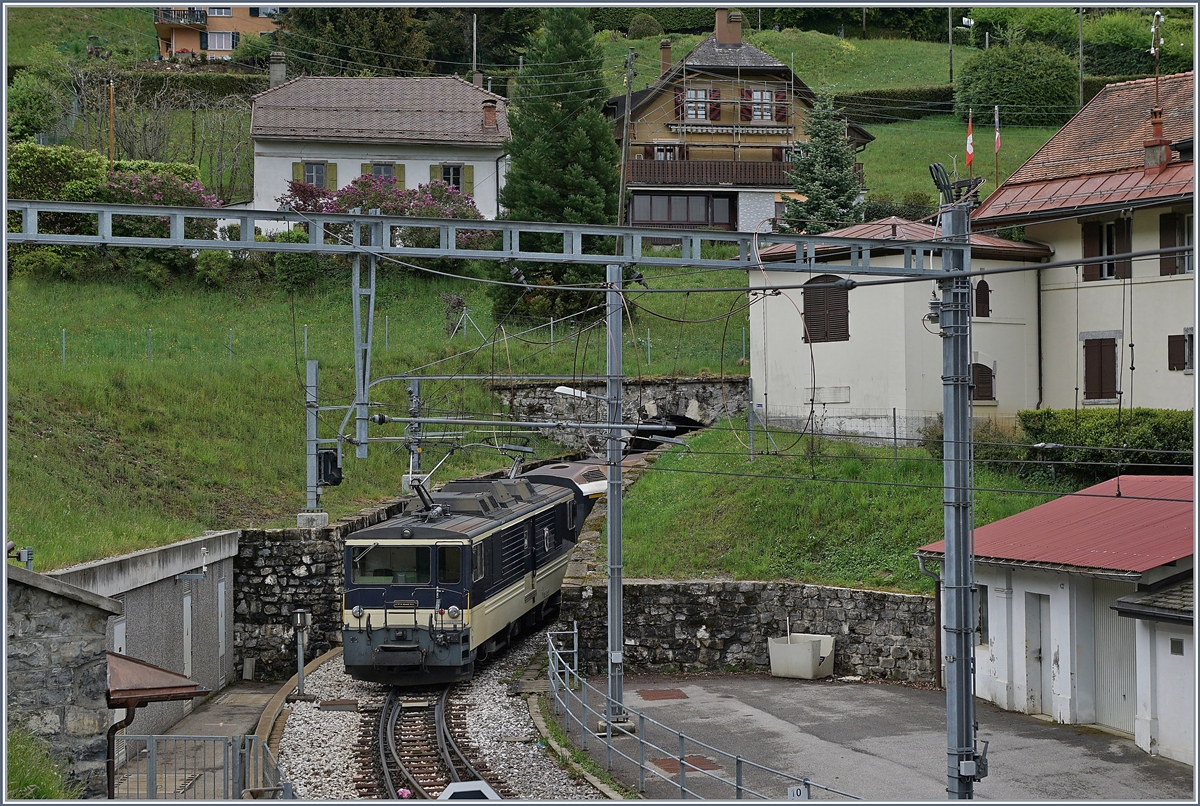 The MOB GDe 4/4 6004  Interlaken  with his PE 2122 on the way to Zweisimmen in Les Avants. 

02.05.2020