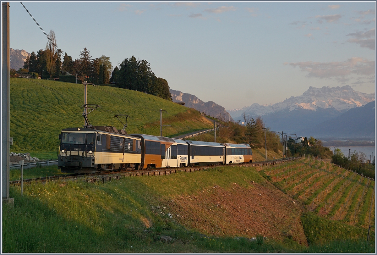 The MOB GDe 4/4 6004  Interlaken  wiht a MOB GoldenPass Service by Planchamp. 

11.04.2020