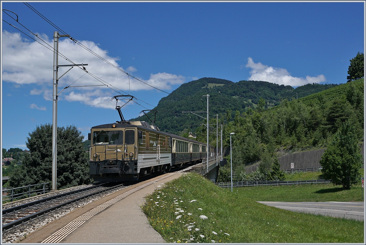 The MOB GDe 4/4 6005 wiht his MOB Belle Epoque Train near Châtelard VD.
30.06.2017