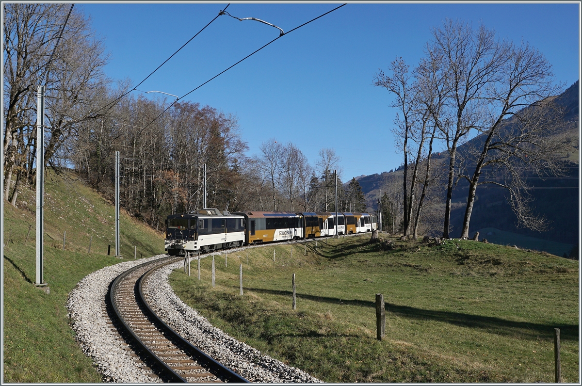 The MOB GDe 4/4 6005 with a GoldenPass Serice by Les Sciernes.

26.11.2020